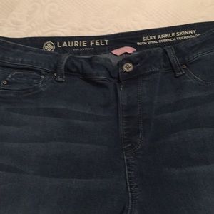 Jeans ankle length, very stylish, new no tags